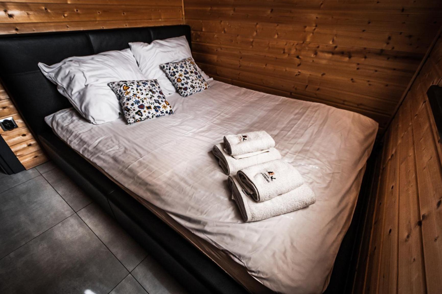 Osada Skoczkowo Komfortowe Domki Z Jacuzzi Nad Jeziorem- Sauna- Balia- Prywatny Staw Wedkarski Podiazy Екстериор снимка